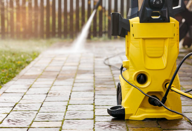 Best Driveway Pressure Washing  in Farmers Loop, AK